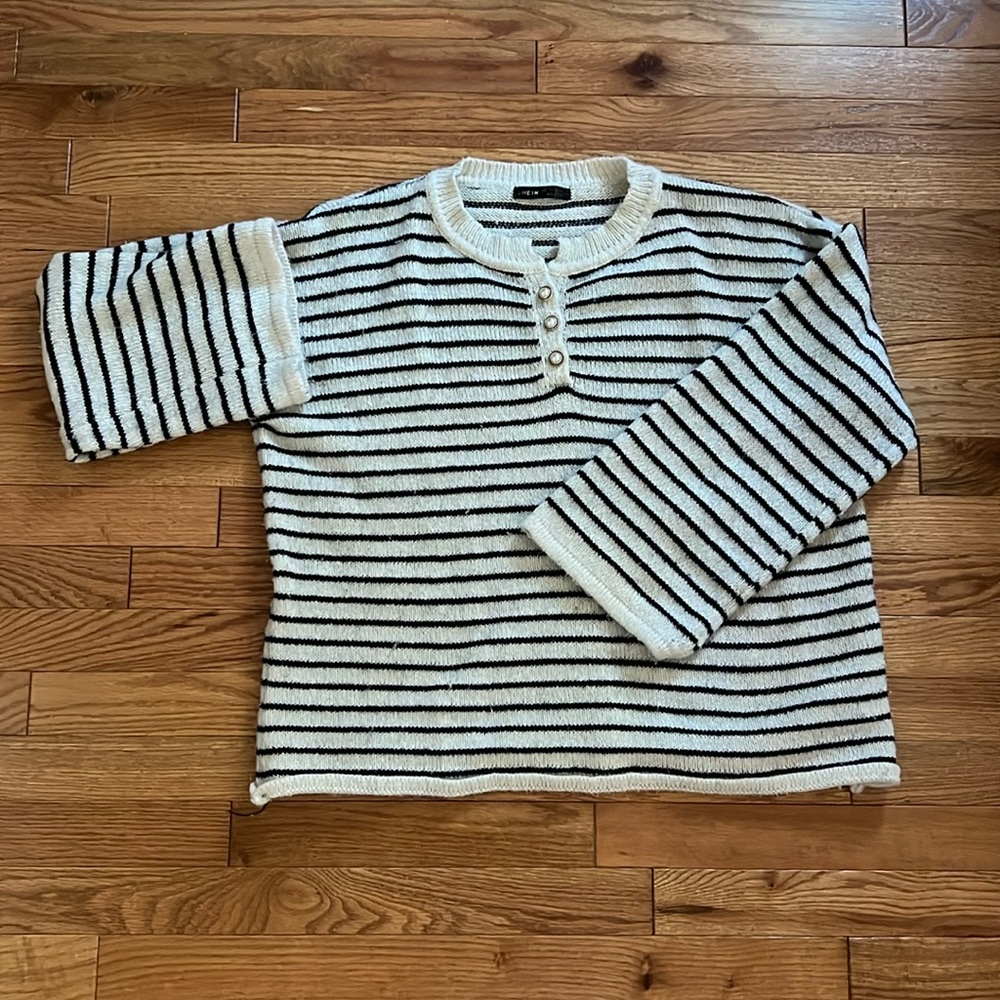 Wide armed striped sweater
